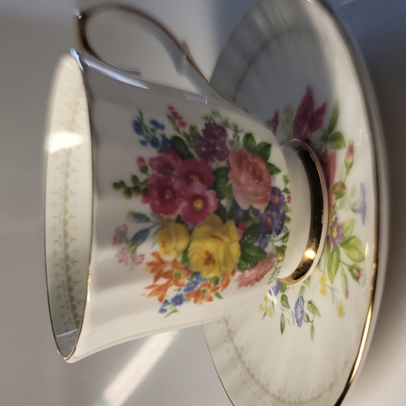 Royal Duchess bone China teacup and saucer made in England - Picture 2 of 6
